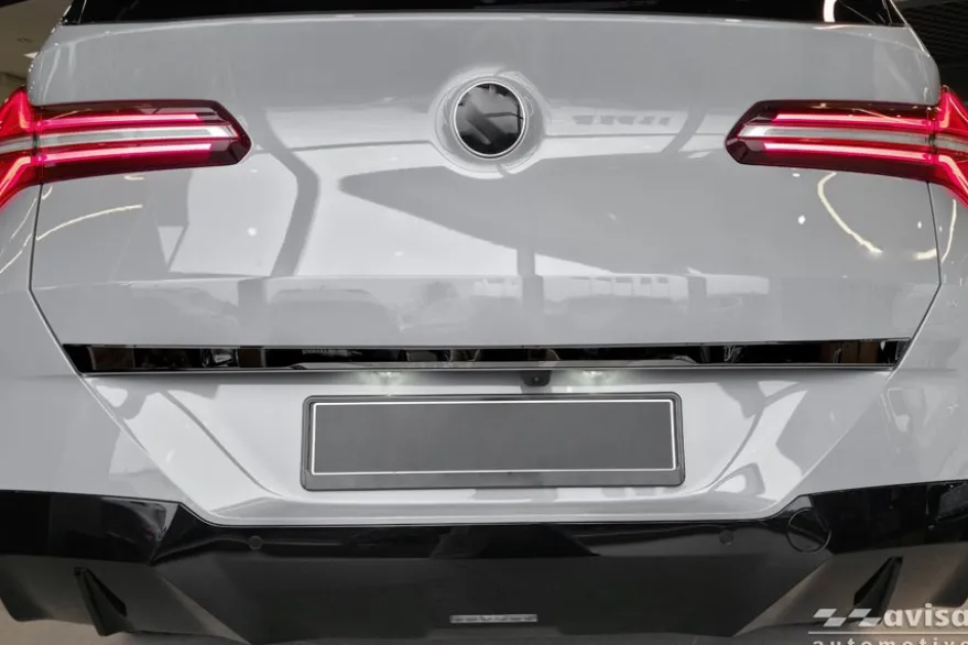 Dekorlist baklucka BMW X3 G45 2024– Blank Svart