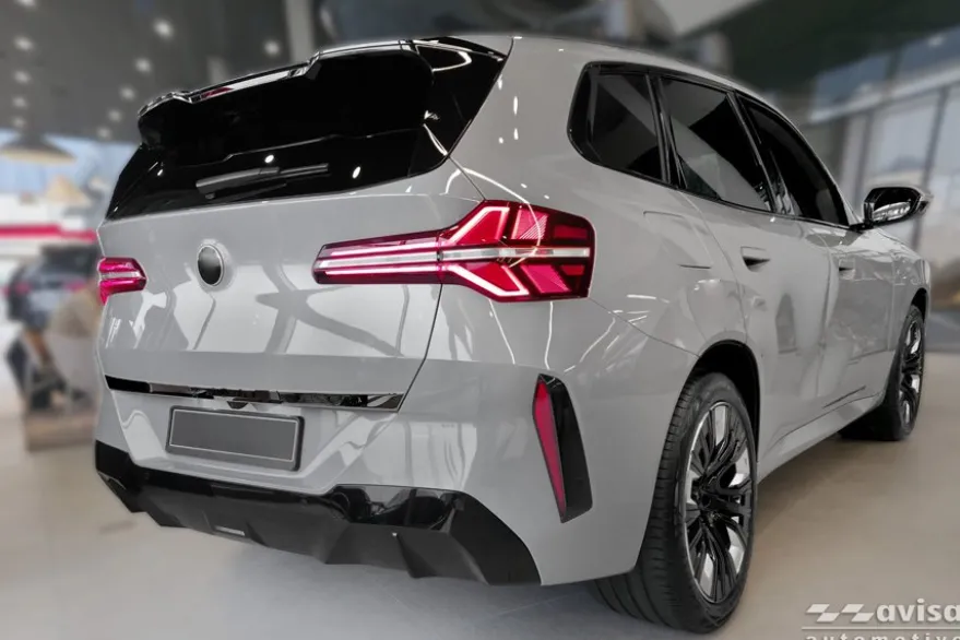 Dekorlist baklucka BMW X3 G45 2024– Blank Svart