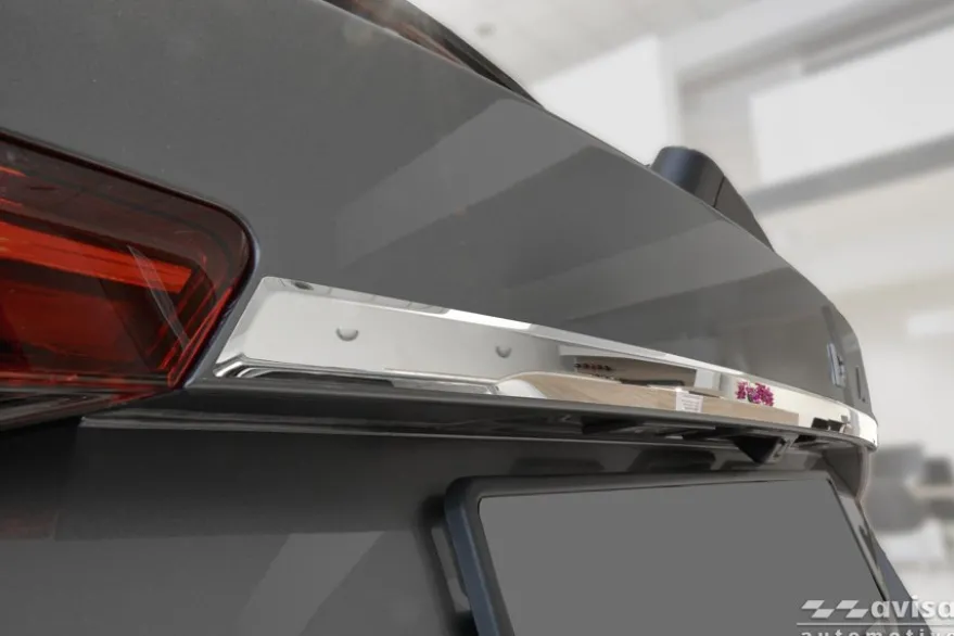 Dekorlist baklucka Skoda Fabia IV 2021– Krom