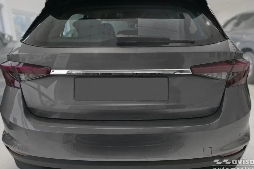 Dekorlist baklucka Skoda Fabia IV 2021– Krom