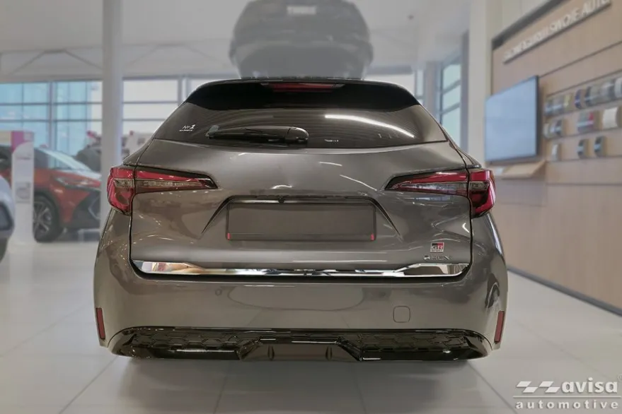 Dekorlist baklucka Toyota Corolla E210 Touring Sports / GR Sports 2018– Krom