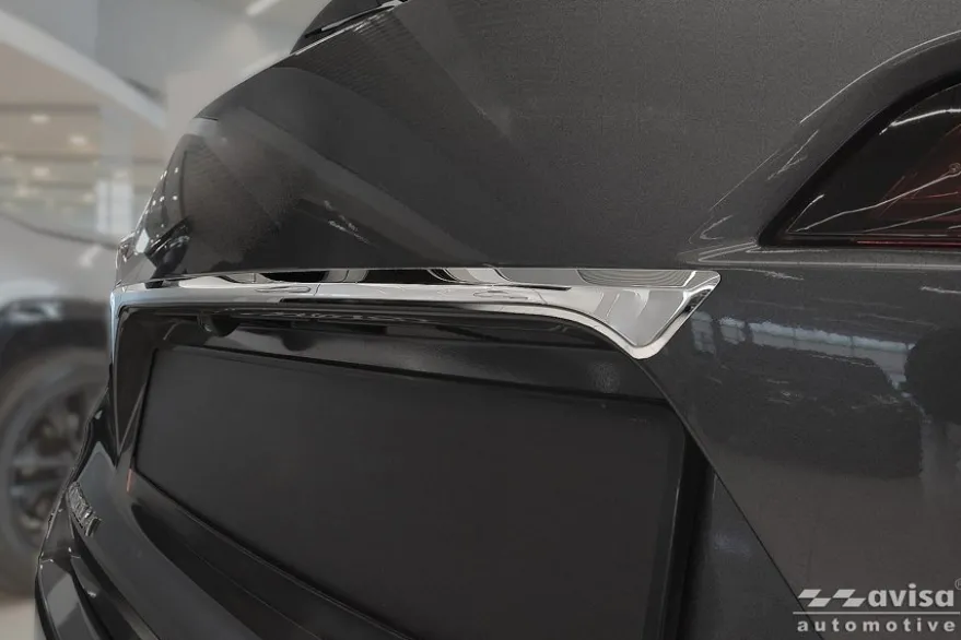 Dekorlist baklucka Toyota Yaris Cross 2021– Krom