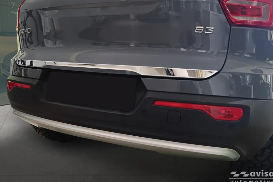 Dekorlist baklucka Volvo XC40 2017– Krom