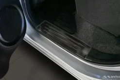 Instegslister i Borstad Svart Stål Toyota Hilux VIII 2020->