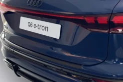 Lastskydd Svart Audi Q6 E-Tron 2024->