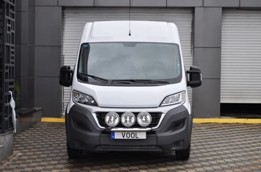 Modellanpassad Voolbar Ljusbåge till Fiat Ducato 2015- Fästen för 2 extraljus