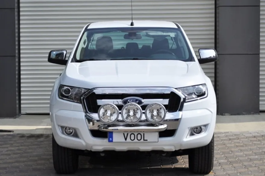 Modellanpassad Voolbar Ljusbåge till Ford Ranger 2016- Fästen för 2 extraljus