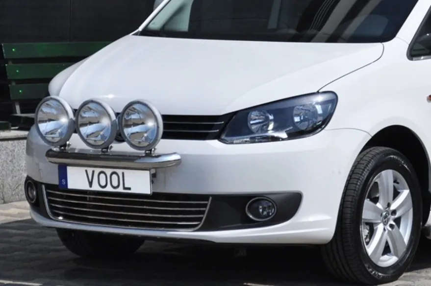 Modellanpassad Voolbar Ljusbåge till VW Caddy 2016- Fästen för 2 extraljus